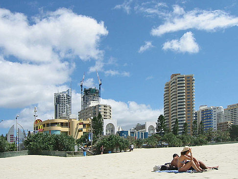 Foto Strand mit Touristen